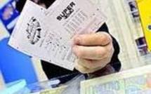 Le gagnant du Super Loto partage ses 10 millions d'euros avec "un copain de 22 ans"