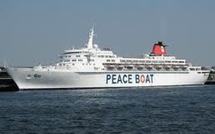 LE PAQUEBOT “ SS OCEANIC ” DE PASSAGE DANS LES EAUX POLYNESIENNES