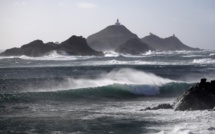 La Corse en alerte rouge aux vents, première offensive de l'hiver sur le Massif central