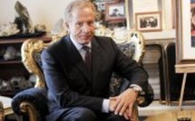 Le nouveau président kosovar distribue son salaire à des familles indigentes