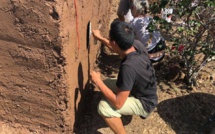 Construire grâce à des sacs de terre