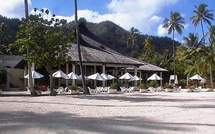 Les bâtiments de l'ex-Club Med de Moorea partis en fumée