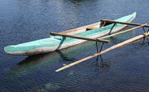 Petite frayeur pour deux pirogues, à Punaauia et Moorea