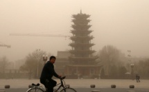 Chine: une ville frappée par une tempête de sable