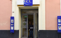 Alès: une femme se rend après s'être retranchée dans une banque