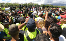 La Réunion: la ministre exfiltrée d'une rencontre tendue avec des "gilets jaunes"
