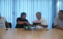 Signature de la convention : « Final Upa Nui 2011 ».