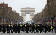 "Gilets jaunes": le gouvernement propose une prime de 300 euros pour les forces de l'ordre mobilisées