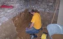 Naples: des centaines de milliers d'euros cachés dans les murs d'un usurier