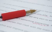 Après les "gilets jaunes", les "stylos rouges": des profs expriment à leur tour leur colère