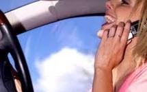 Route: un accident corporel sur 10 lié au téléphone, même avec un kit