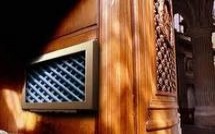 Un policier limogé pour avoir copulé dans une église et dérobé une arme