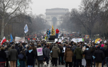Des milliers d'anti-avortement manifestent "pour la vie" à Paris