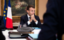 Macron face à un millier de jeunes pour les impliquer dans le grand débat