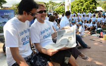 Sit-in des salariés grévistes d'Air Tahiti Nui place Tarahoi