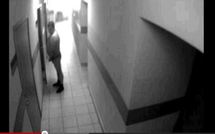 La vidéo d'un policier qui urine dans son bureau fait scandale en Russie