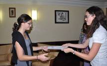 Daphné qui a obtenu son bac S avec mention très bien et 20.5/20, félicitée 