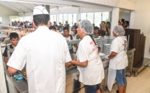 Collège Tinomana Ebb : un repas gastronomique pour un abri