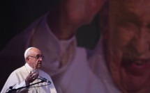 Le pape veut éviter de propager des microbes avec son anneau