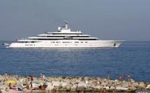 Le nouveau yacht du milliardaire russe Roman Abramovitch trop grand pour le port d'Antibes