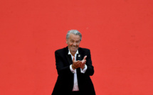En larmes, le monstre sacré du 7e Art Alain Delon honoré à Cannes