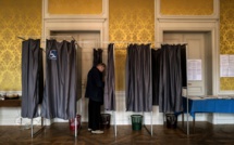 Européennes: 43,29% de participation à 17H00 en métropole: 8 points de plus qu'en 2014