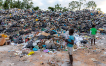 En Guyane, des décharges sauvages perdurent sur les rives du Maroni