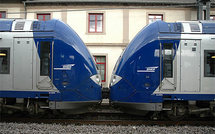 Une passagère parcourt 2 km sur le marche-pied d'un TER, coincée dans les portières