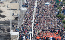 Plus de 15.000 personnes rendent hommage aux sauveteurs des Sables d'Olonne