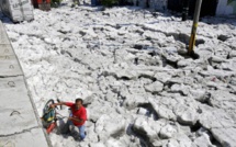 De la grêle dans les tropiques: Guadalajara tapissé de glace