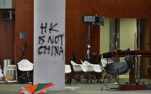 Manifestations : la dirigeante de Hong Kong condamne les violences, Pékin réclame une enquête pénale