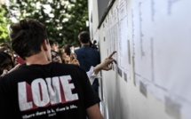 Euphoriques ou déçus, les candidats découvrent les résultats du bac, parfois provisoires