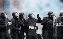 "Gilets jaunes": des policiers mis en cause dans des violences décorés par l'Intérieur