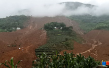 Chine: un glissement de terrain fait au moins 13 morts