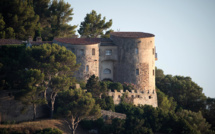 Macron débute ses vacances au fort de Brégançon