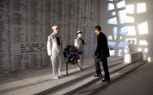 Obama se recueille devant un mémorial honorant les victimes de Pearl Harbor
