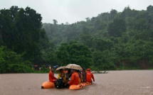 Inde: des hélicoptères au secours de centaines de passagers d'un train bloqué par la mousson