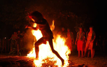 Umu iti, Marche sur le feu traditionnelle