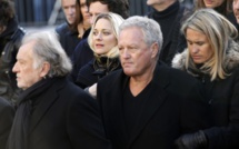 Le père de Laeticia Hallyday sera jugé en septembre à Saint-Martin pour violences