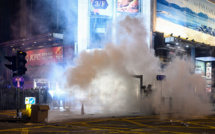Manifestations, grève et blocage du métro plongent Hong Kong dans le chaos