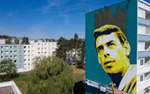 Street art: un portrait géant de Jacques Brel observe désormais Vesoul