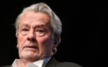 Alain Delon récupère en Suisse après des semaines de soins intensifs