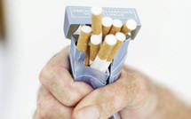 Arrêter de fumer: patch et pâte à mâcher à la nicotine seraient inefficaces