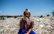 Les montagnes de déchets importés, "trésor" d'un village d'Indonésie