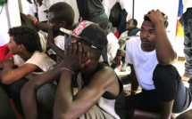 Des migrants privés de terre ferme, d'autres de secours