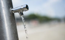 Microplastiques dans l'eau potable: risques encore faibles pour la santé