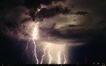 Orages sur Fidji : panne générale d’électricité et d’eau, deux victimes mortes foudroyées