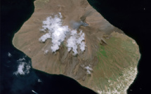 Nouvelle éruption du volcan Stromboli au large de la Sicile