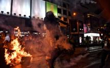 Hong Kong: les manifestants ciblent l'aéroport après un samedi soir de violence