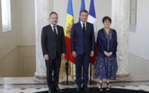 Visite princière de Macron en Andorre, entre retraite à 65 ans, avantages fiscaux et anti-avortement